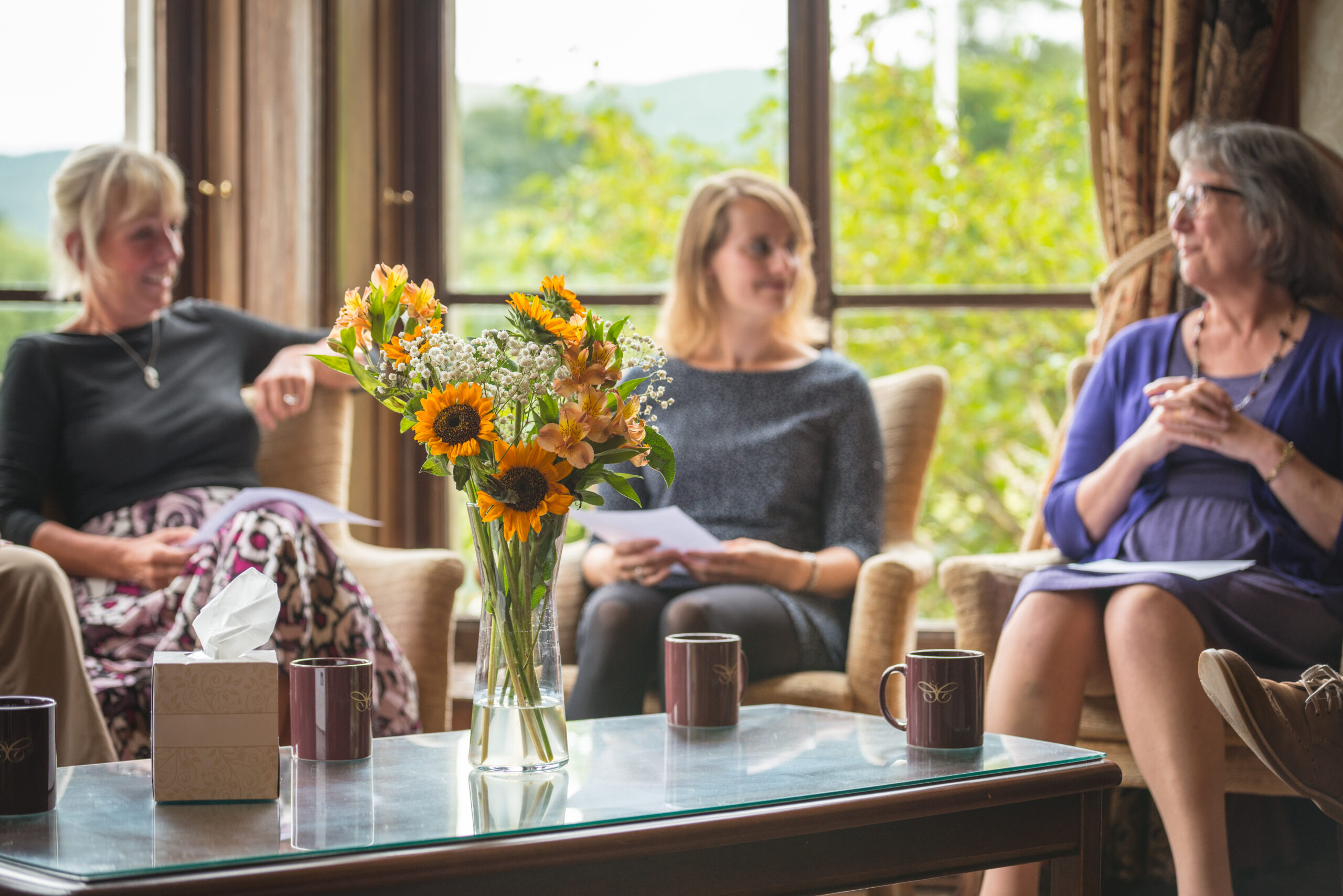 Patients talking in inpatient alcohol rehab