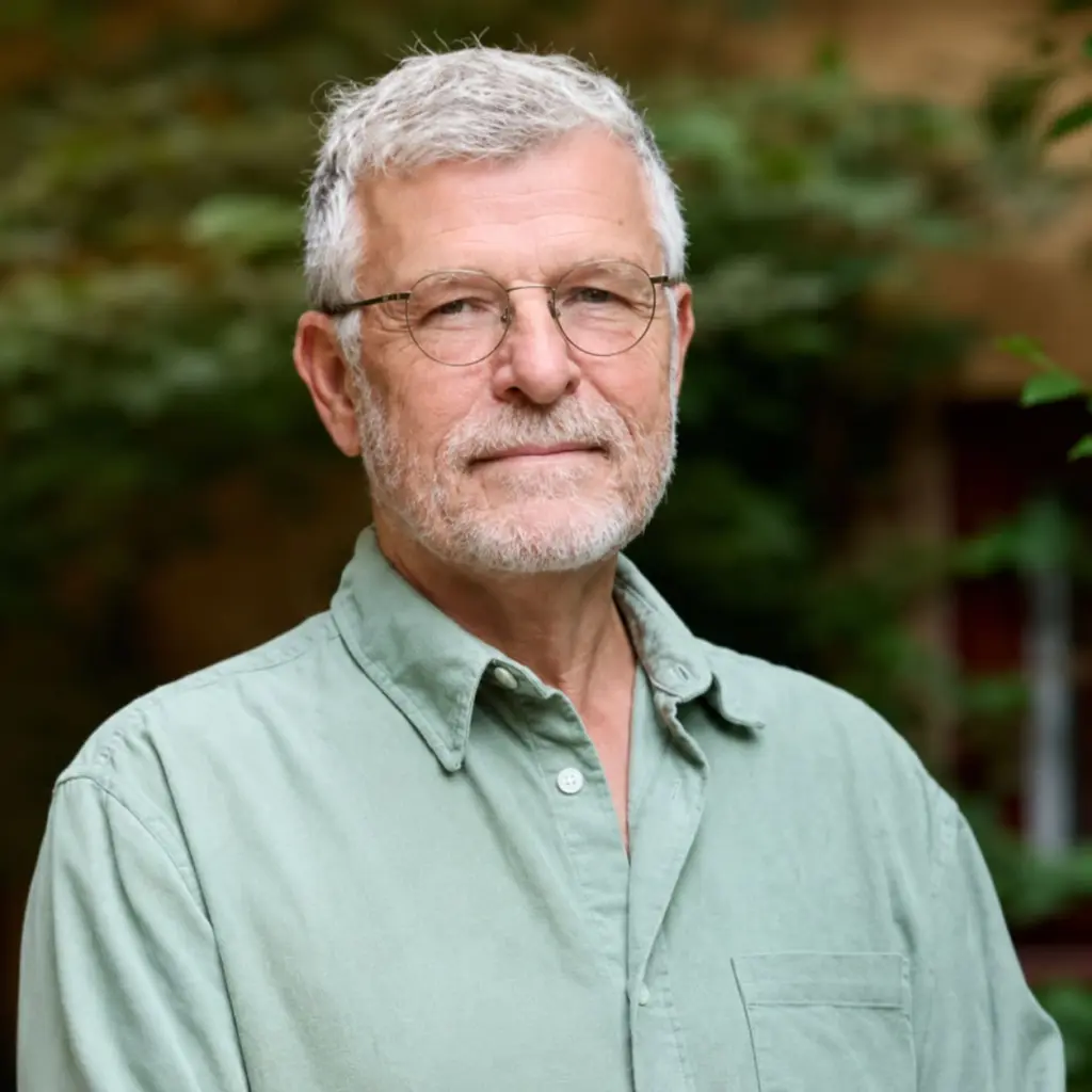 Peter Roth, LGBTQIA+ informed addiction therapist at Beroendekliniken.