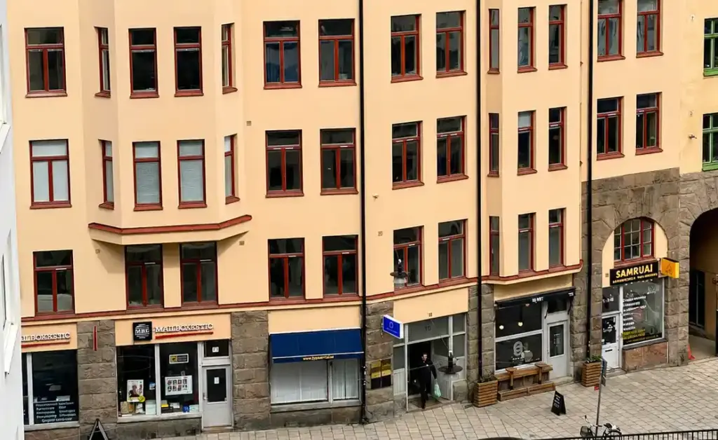 A picture of a building on Kungsholmsgatan 10 in Stockholm, where Beroendekliniken is located - Castle Health's outpatient clinic in Sweden