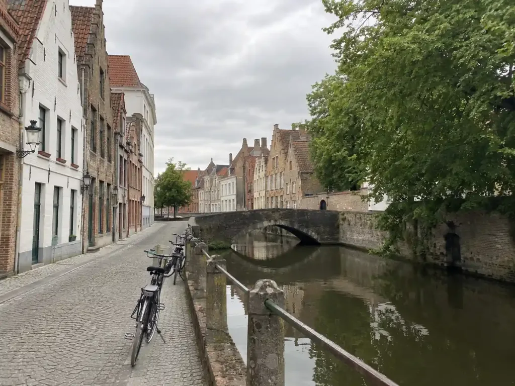 Street view of a belgian city, symbolising outpatient rehab Belgium through Castle Helath